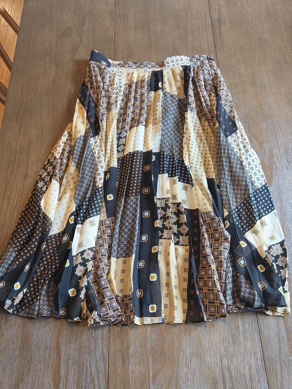 Banana Republic Black and Cream Patchwork Pleated Midi Skirt Sz 6